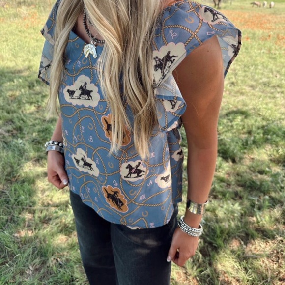 2 Fly Co. Tops - 2 Fly Co flutter sleeve top